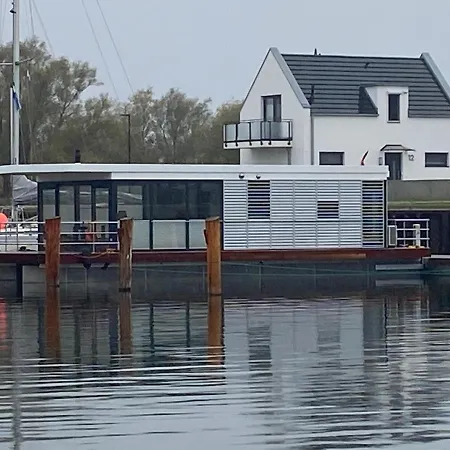 Hausboot Trinity Feriehus *