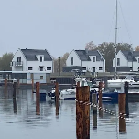 Hausboot Trinity Feriehus *