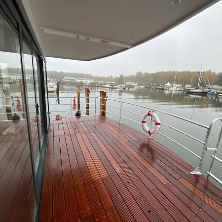 Hausboot Trinity