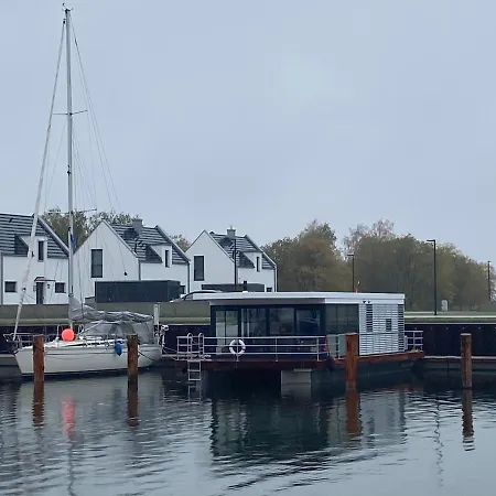 Hausboot Trinity Feriehus *