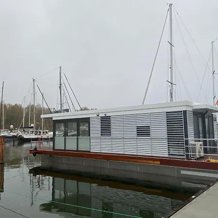 Hausboot Trinity Feriehus