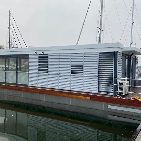 Hausboot Trinity
